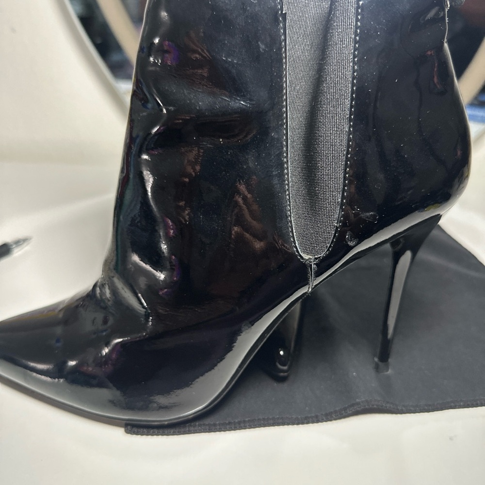 Stuart Weitzman Chic Black Patent Leather sole Stiletto Boots made in Italy.